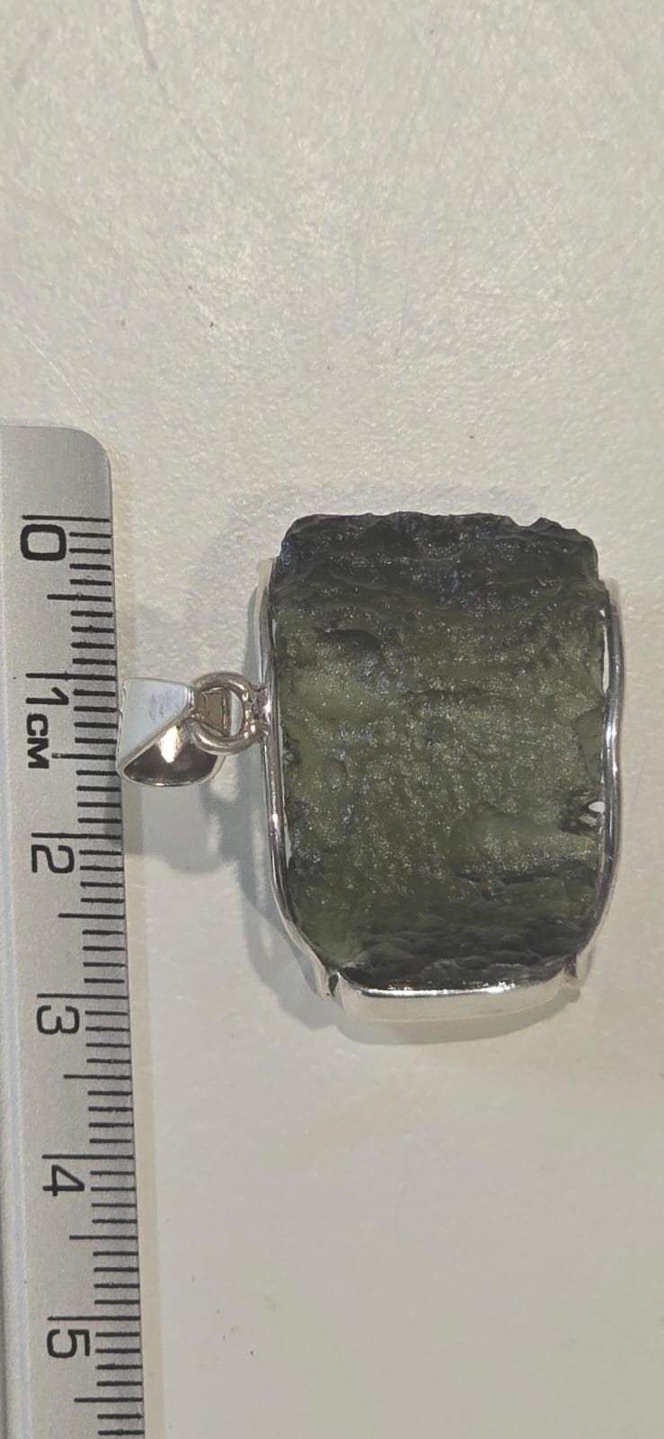 Dije en plata 9.25 con moldavita natural