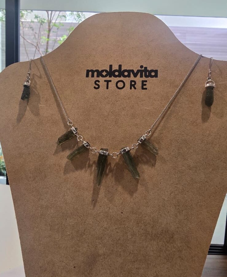 26-111 (4) Gargantilla + aretes en plata 9.25 con moldavita natural