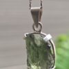 Dije en plata 9.25 con moldavita natural
