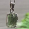 Dije en plata 9.25 con moldavita natural