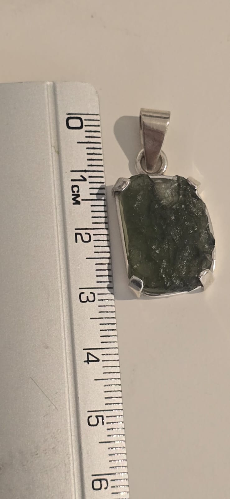 Dije en plata 9.25 con moldavita natural