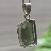Dije en plata 9.25 con moldavita natural