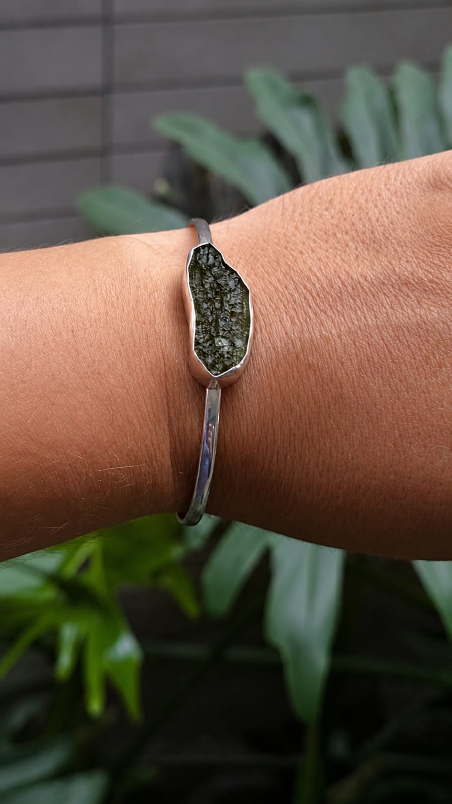 Pulsera en plata 9.25 con moldavita natural
