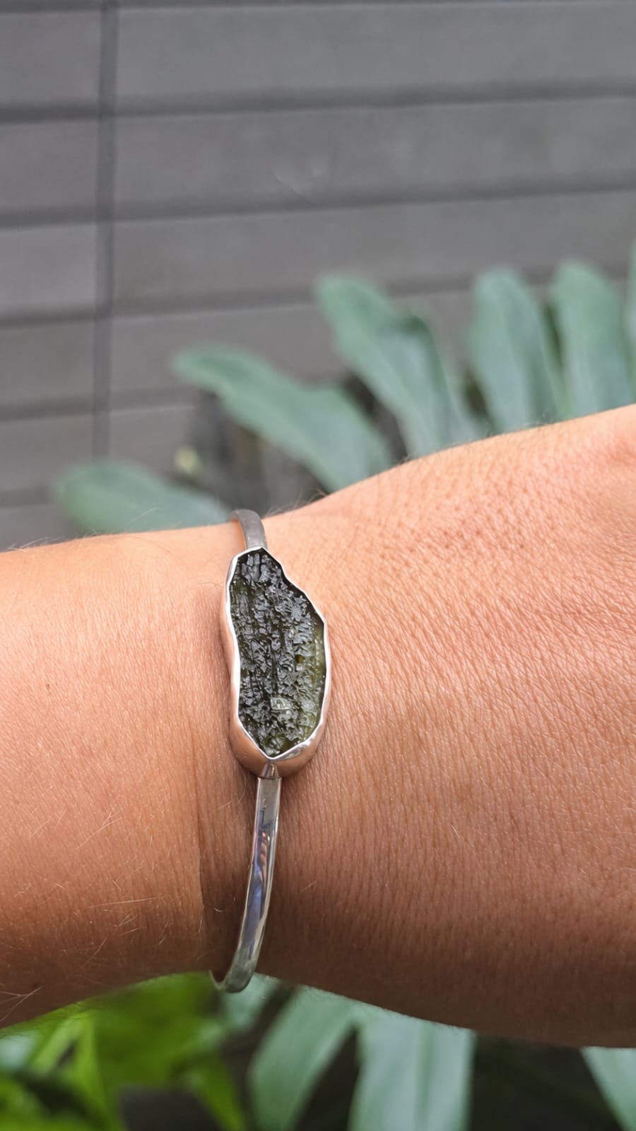 Pulsera en plata 9.25 con moldavita natural