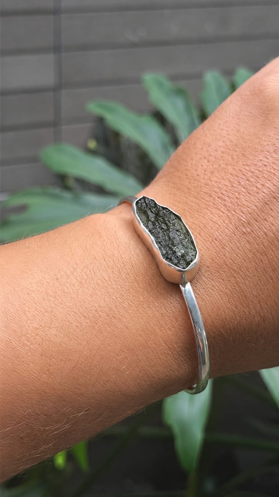 Pulsera en plata 9.25 con moldavita natural