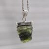 Dije en plata 9.25 con moldavita natural