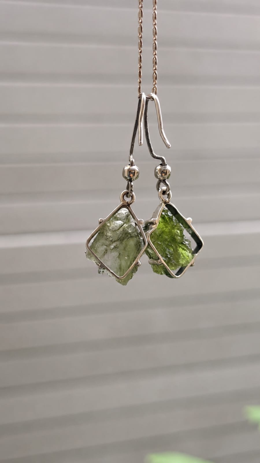 Aretes en plata 9.25 con moldavita natural