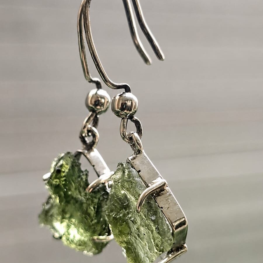 Aretes en plata 9.25 con moldavita natural