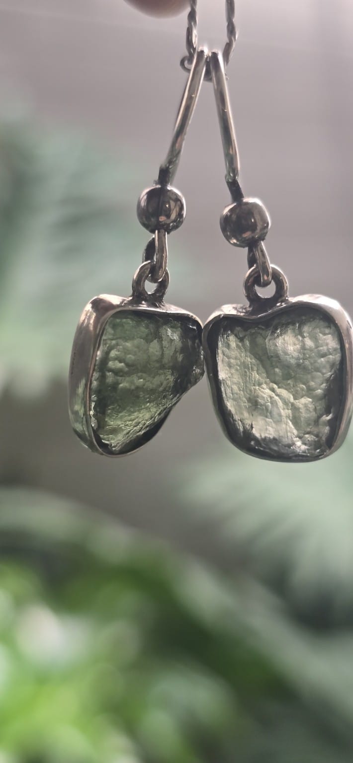 Aretes en plata 9.25 con moldavita natural