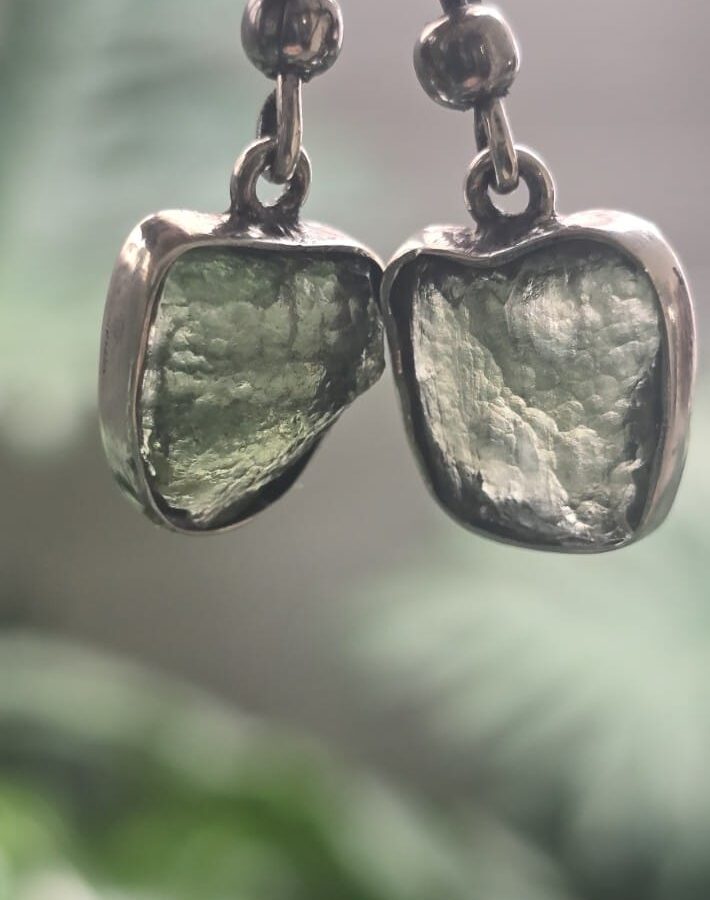 Aretes en plata 9.25 con moldavita natural