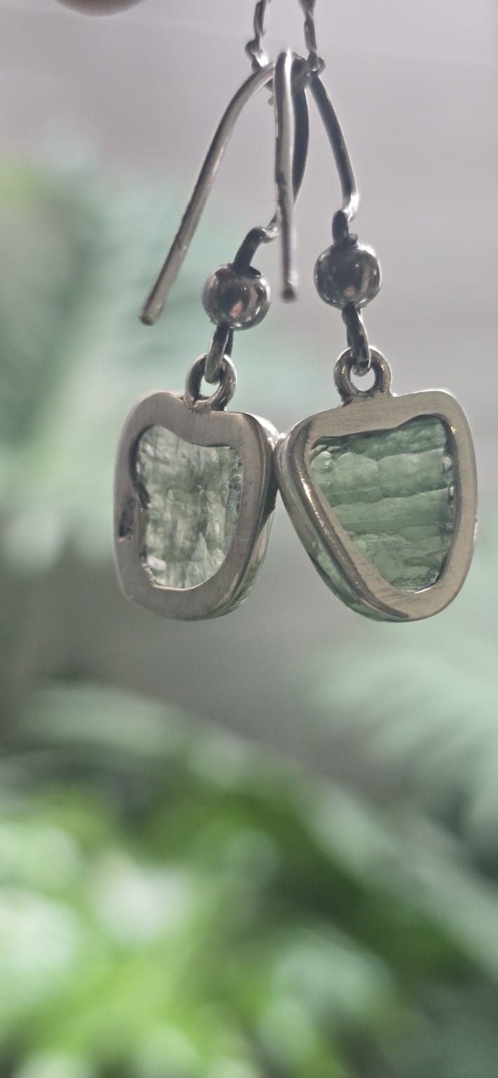 Aretes en plata 9.25 con moldavita natural