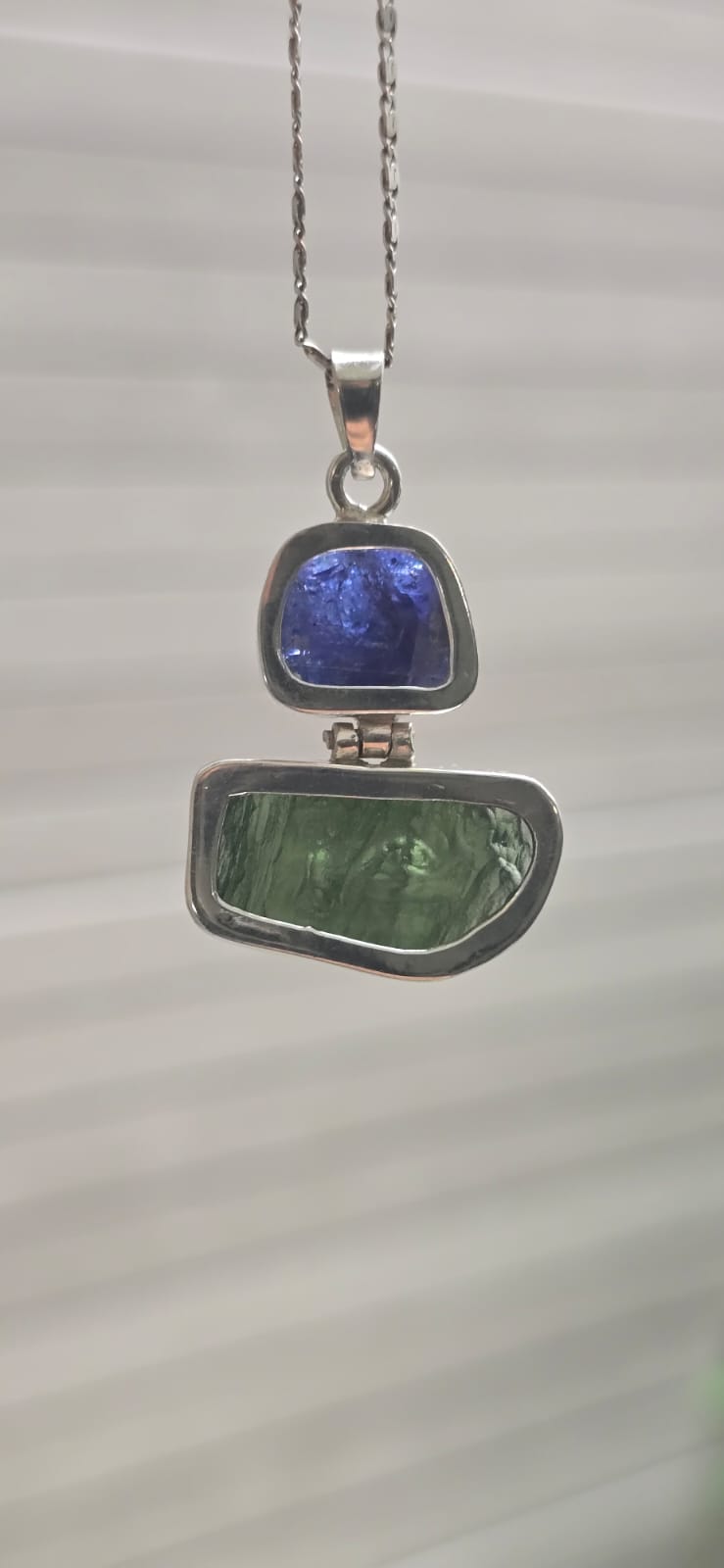 Dije en plata 9.25 con moldavita natural + Tanzanita