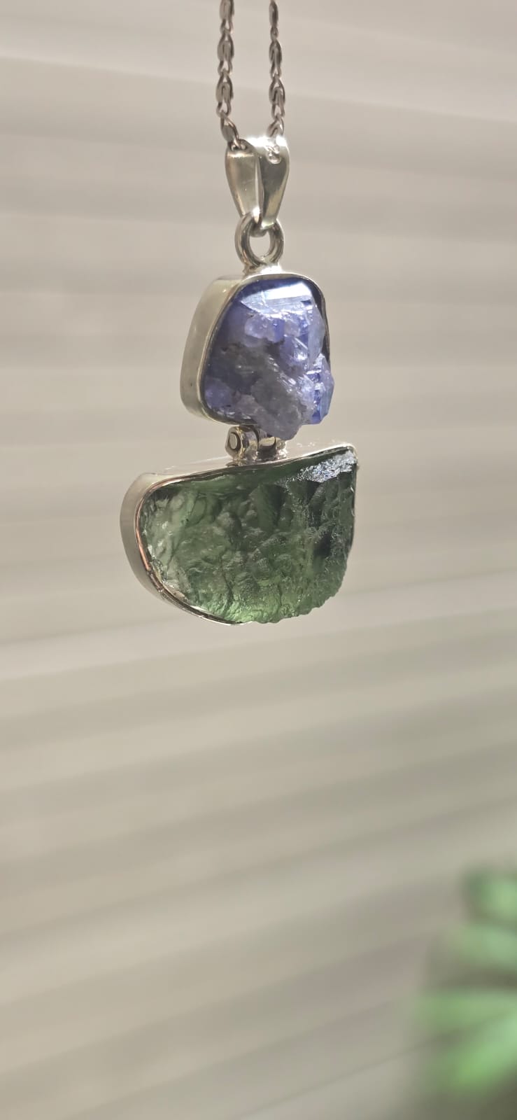 Dije en plata 9.25 con moldavita natural + Tanzanita