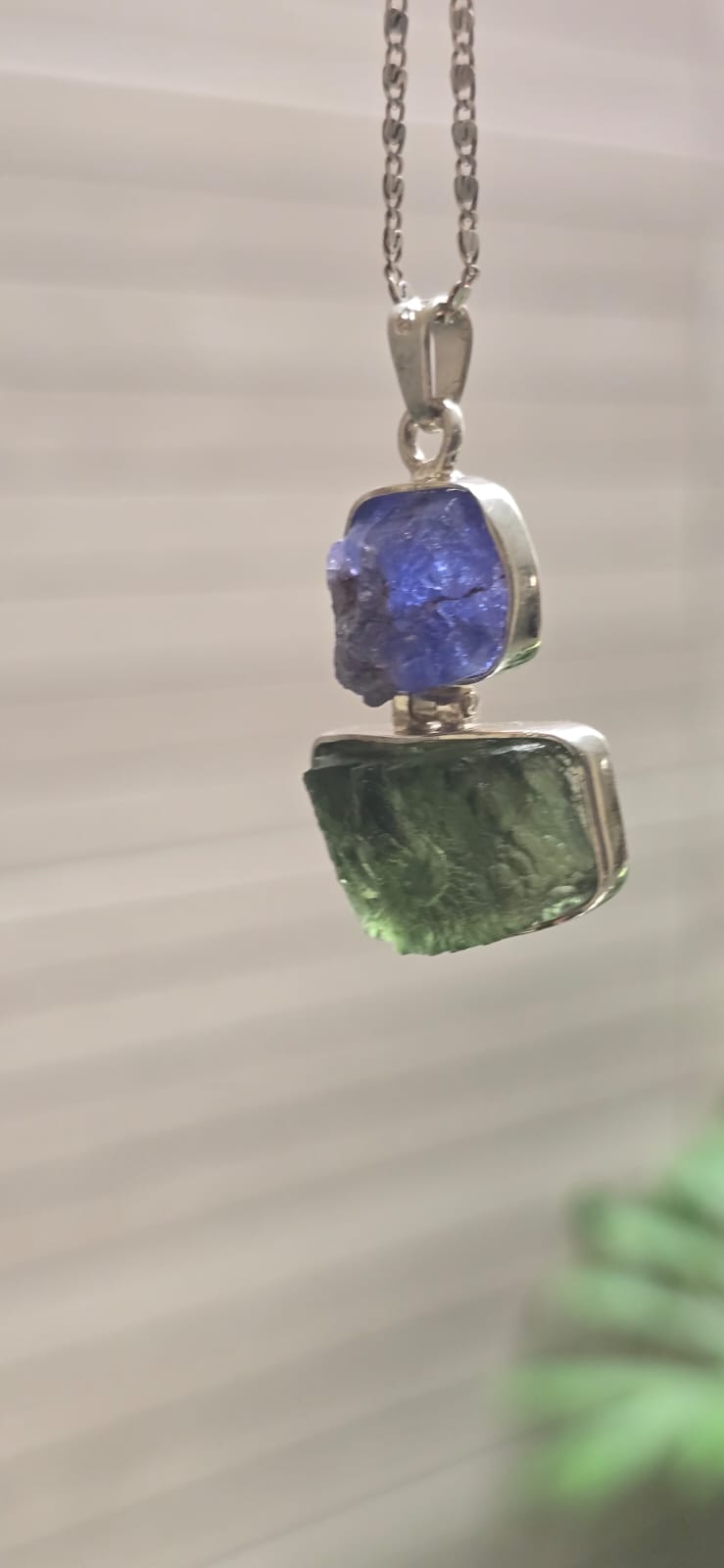 Dije en plata 9.25 con moldavita natural + Tanzanita