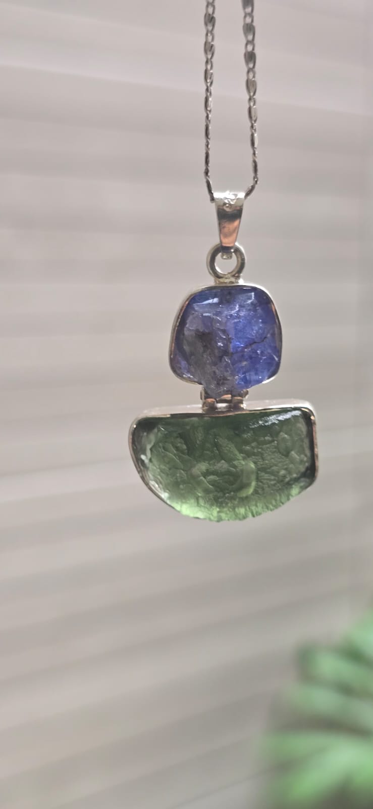 Dije en plata 9.25 con moldavita natural + Tanzanita