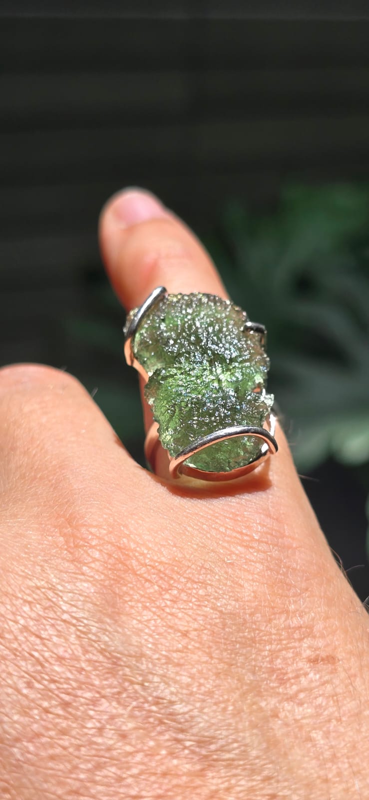Anillo en plata 9.25 con moldavita natural