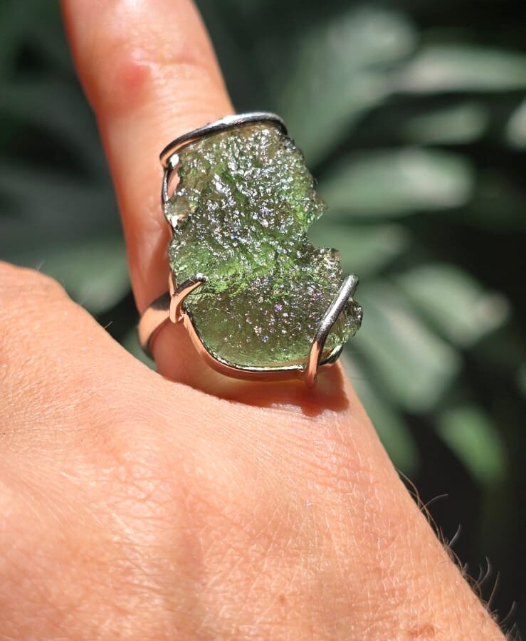 Anillo en plata 9.25 con moldavita natural