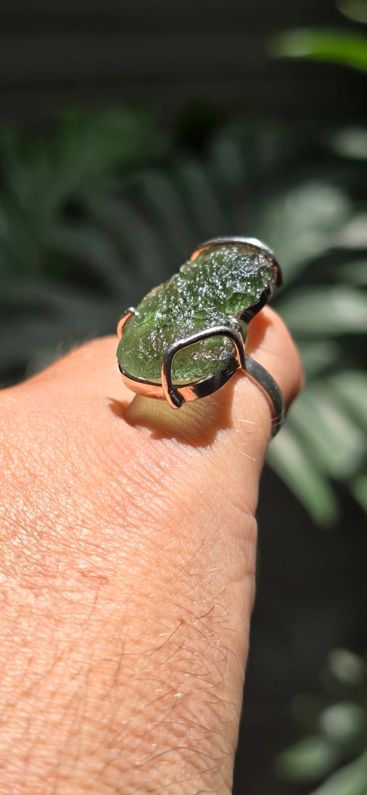 Anillo en plata 9.25 con moldavita natural