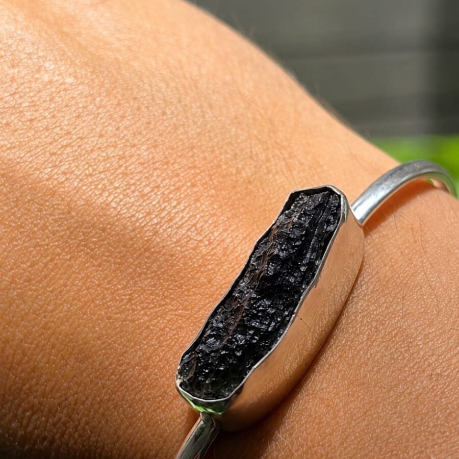 Pulsera en plata 9.25 con moldavita natural