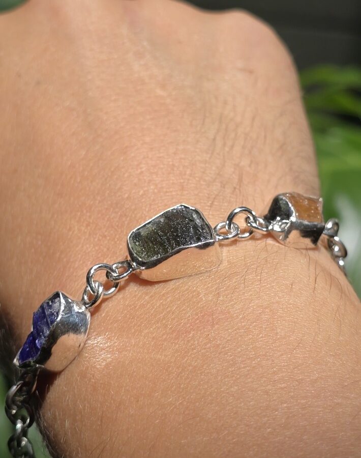 Pulsera en plata 9.25 con moldavita + tanzanita + topacio rosa