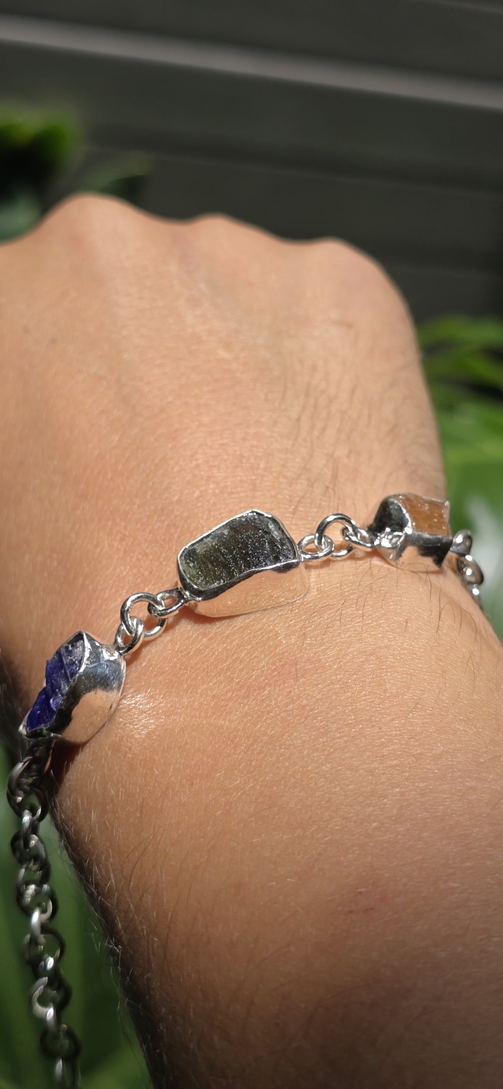 26-167 (2) Pulsera en plata 9.25 con moldavita + tanzanita + topacio rosa