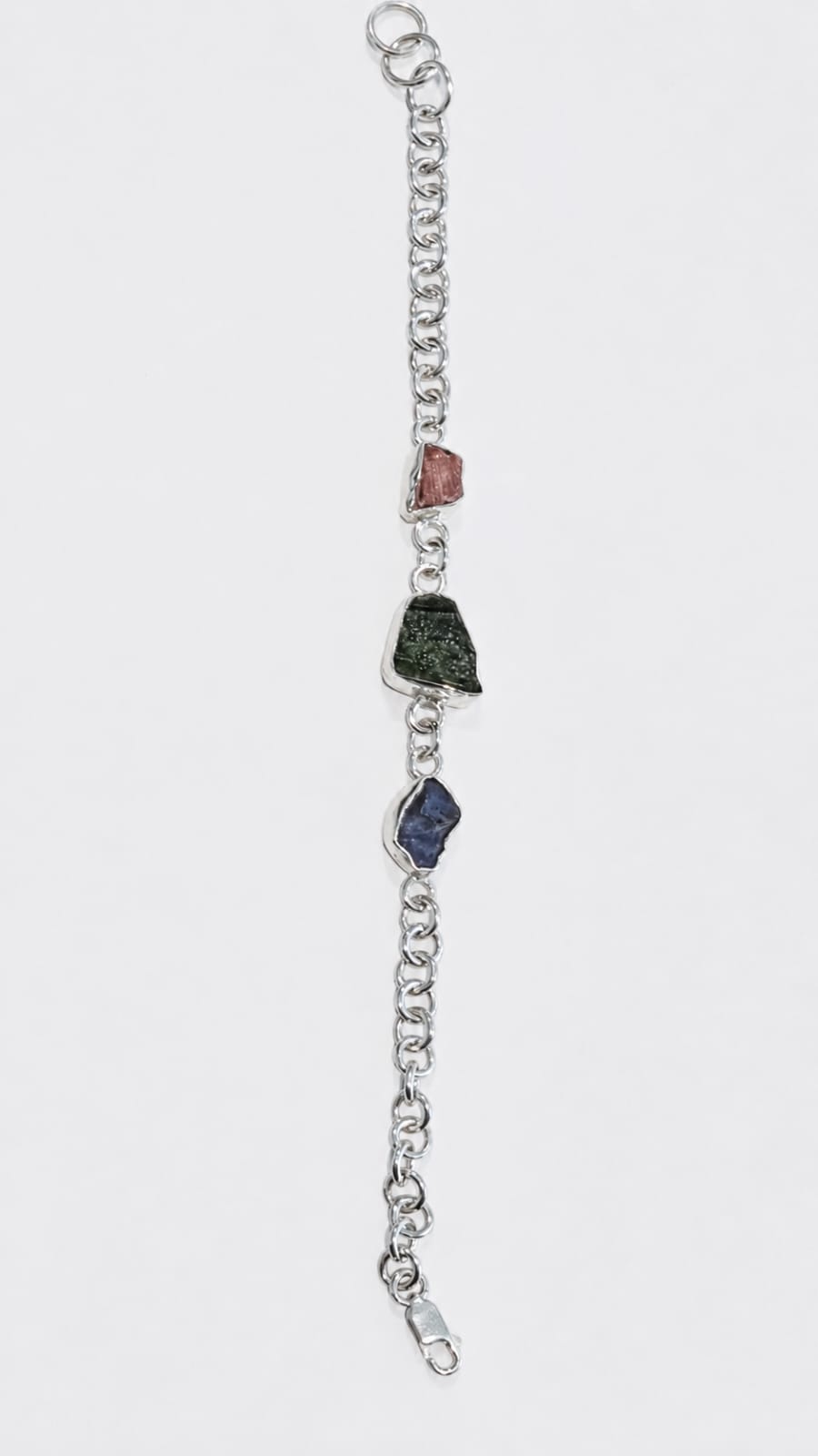 26-168 (1) Pulsera en plata 9.25 con moldavita + tanzanita + topacio rosa