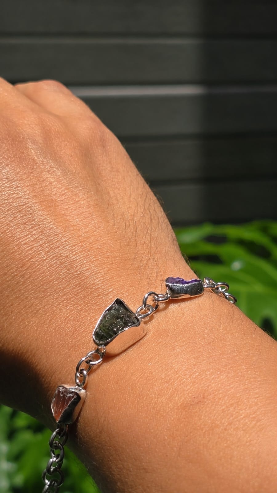 26-168 (3) Pulsera en plata 9.25 con moldavita + tanzanita + topacio rosa