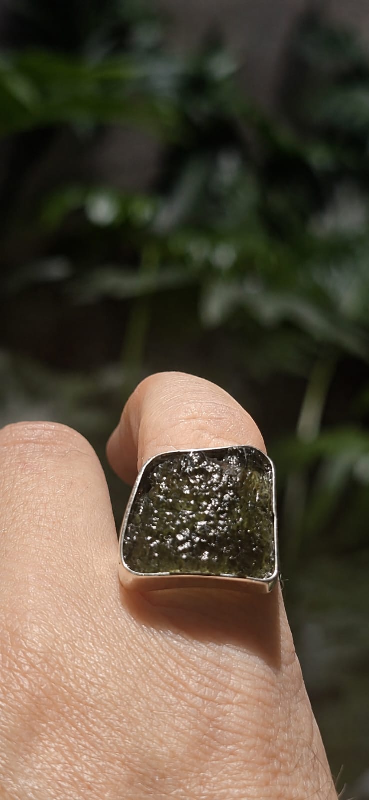 26-176 (3) Anillo en plata 9.25 con moldavita natural