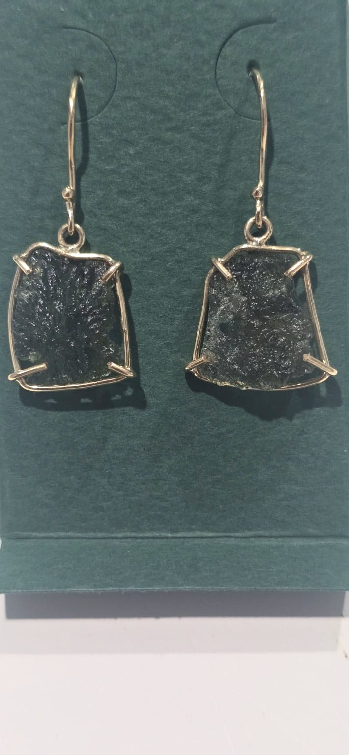 Aretes en oro 14k con moldavita natural