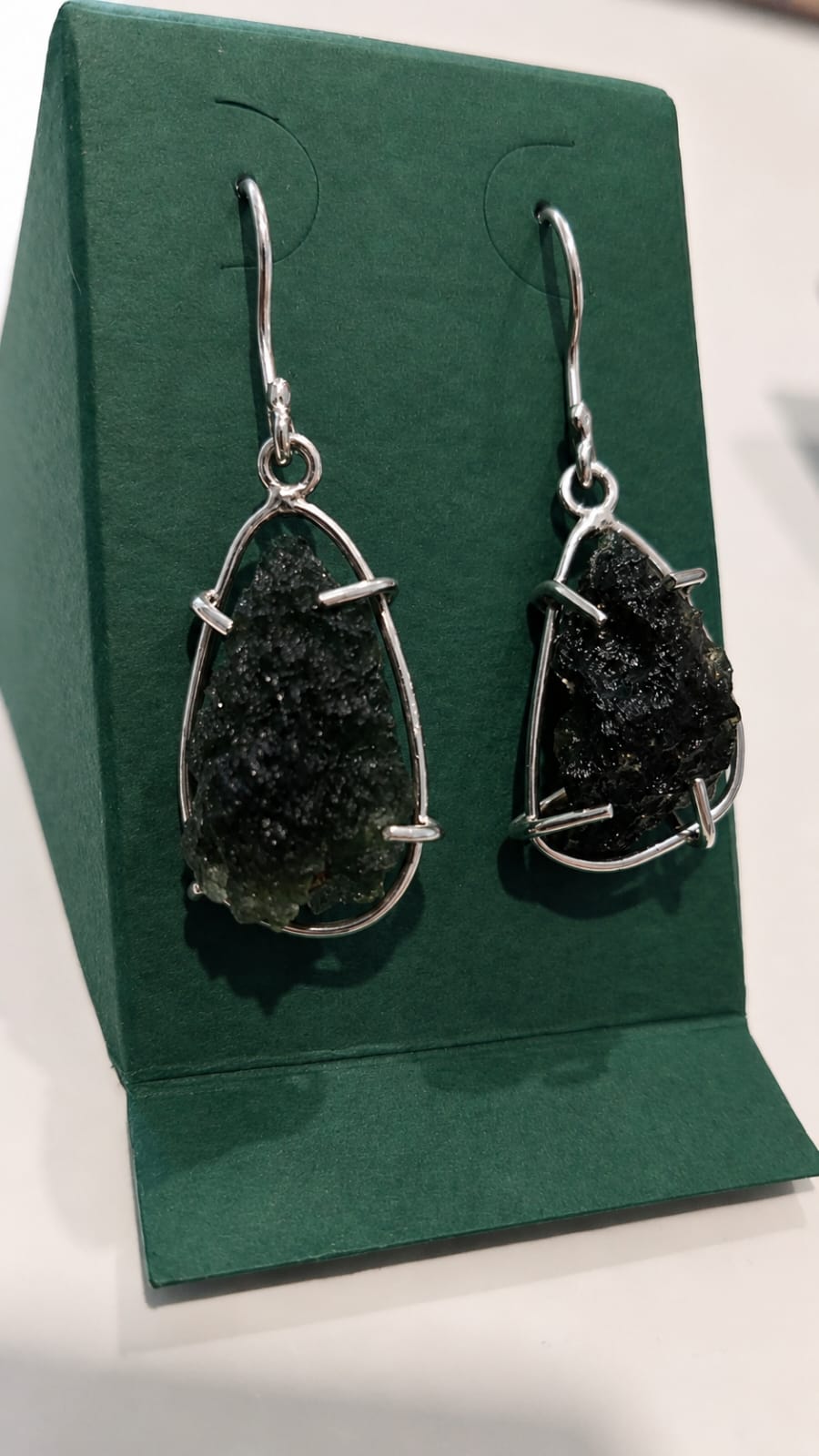 26-184 (1) Aretes en plata 9.25 con moldavita natural