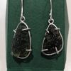 26-184 (2) Aretes en plata 9.25 con moldavita natural