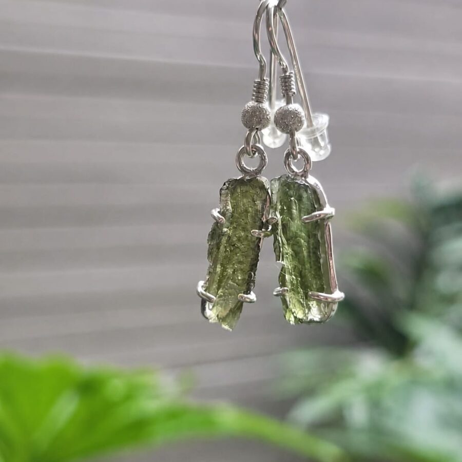 Aretes en plata 9.25 con moldavita natural