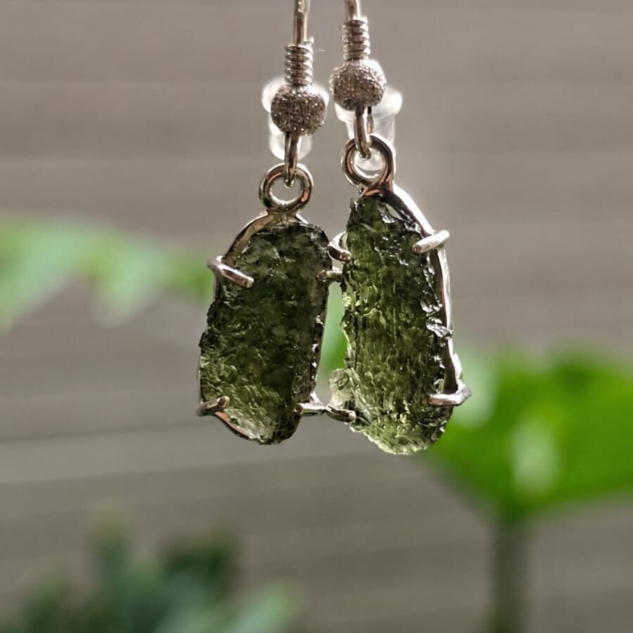 Aretes en plata 9.25 con moldavita natural