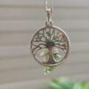 Dije en plata 9.25 con moldavita natural + circonia de esmeralda