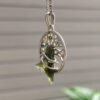 Dije en plata 9.25 con moldavita natural + circonia de esmeralda