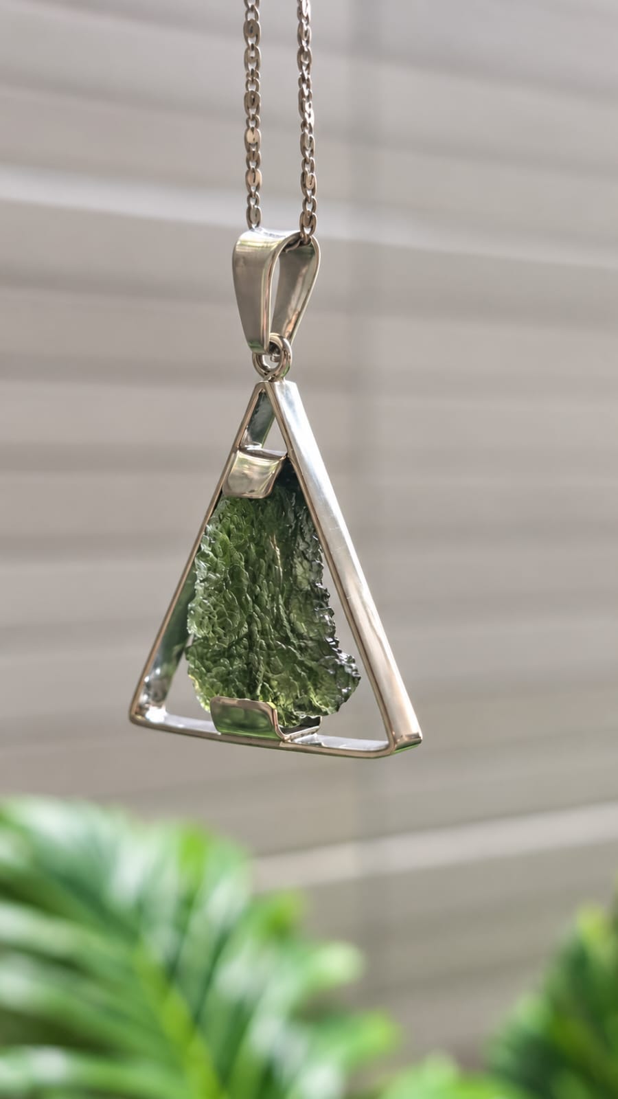 Dije en plata 9.25 con moldavita natural