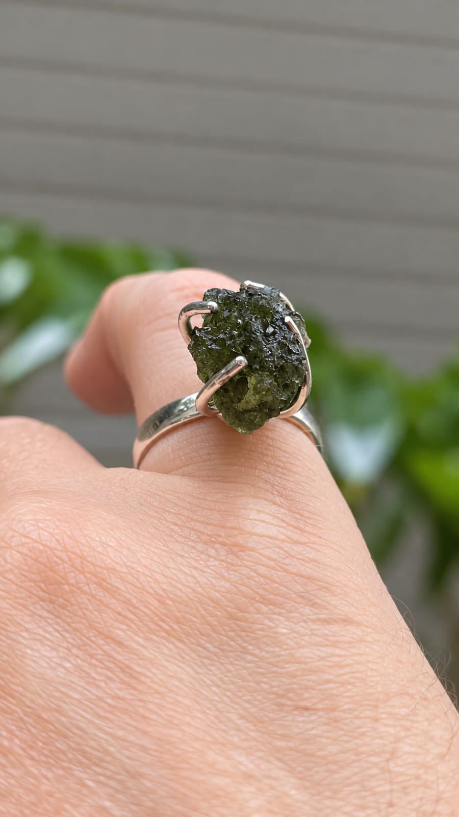 Anillo en plata 9.25 con moldavita natural