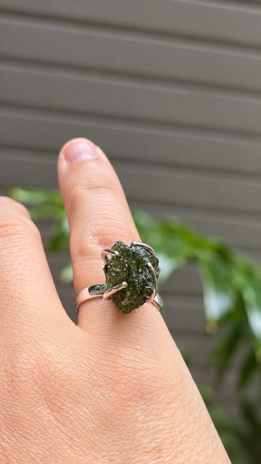 Anillo en plata 9.25 con moldavita natural