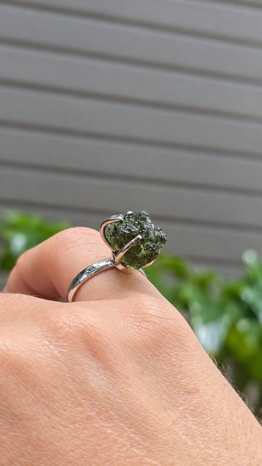 Anillo en plata 9.25 con moldavita natural