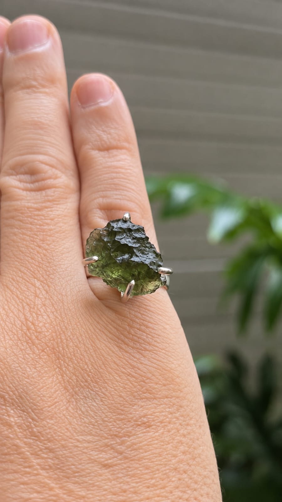 Anillo en plata 9.25 con moldavita natural