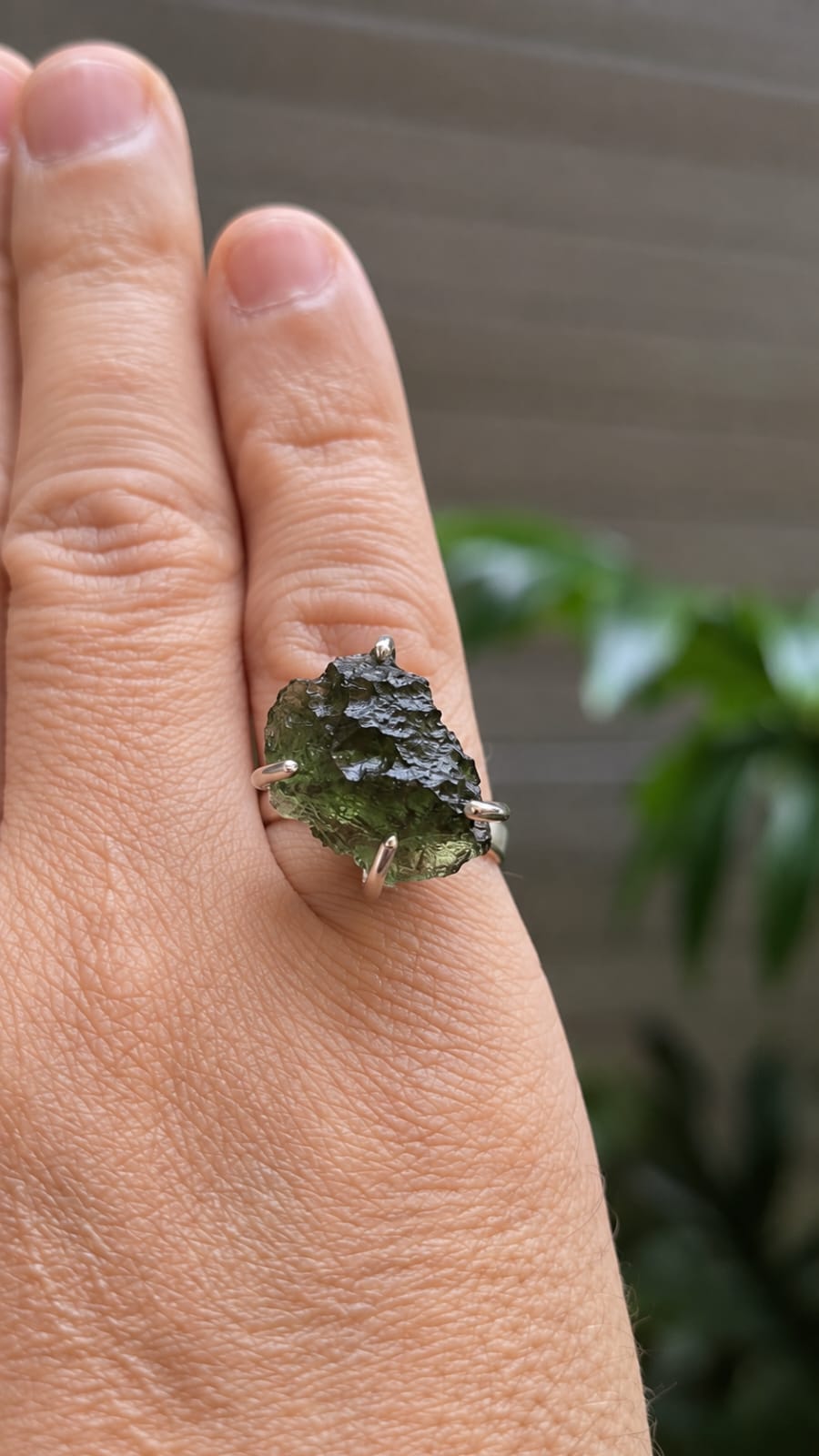 Anillo en plata 9.25 con moldavita natural