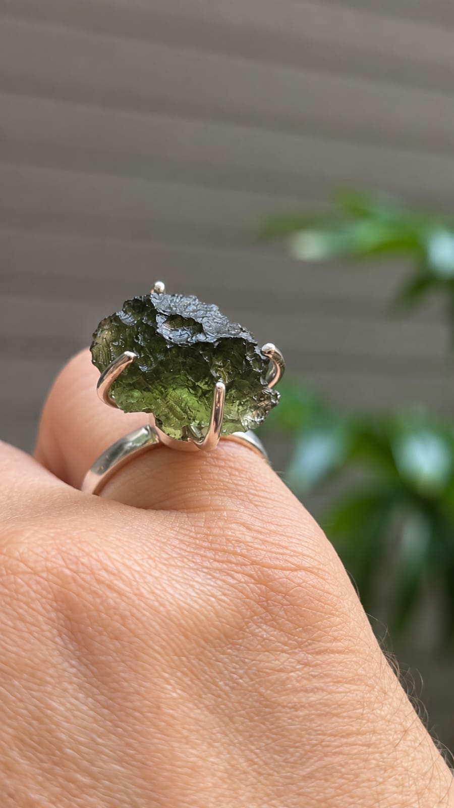 Anillo en plata 9.25 con moldavita natural