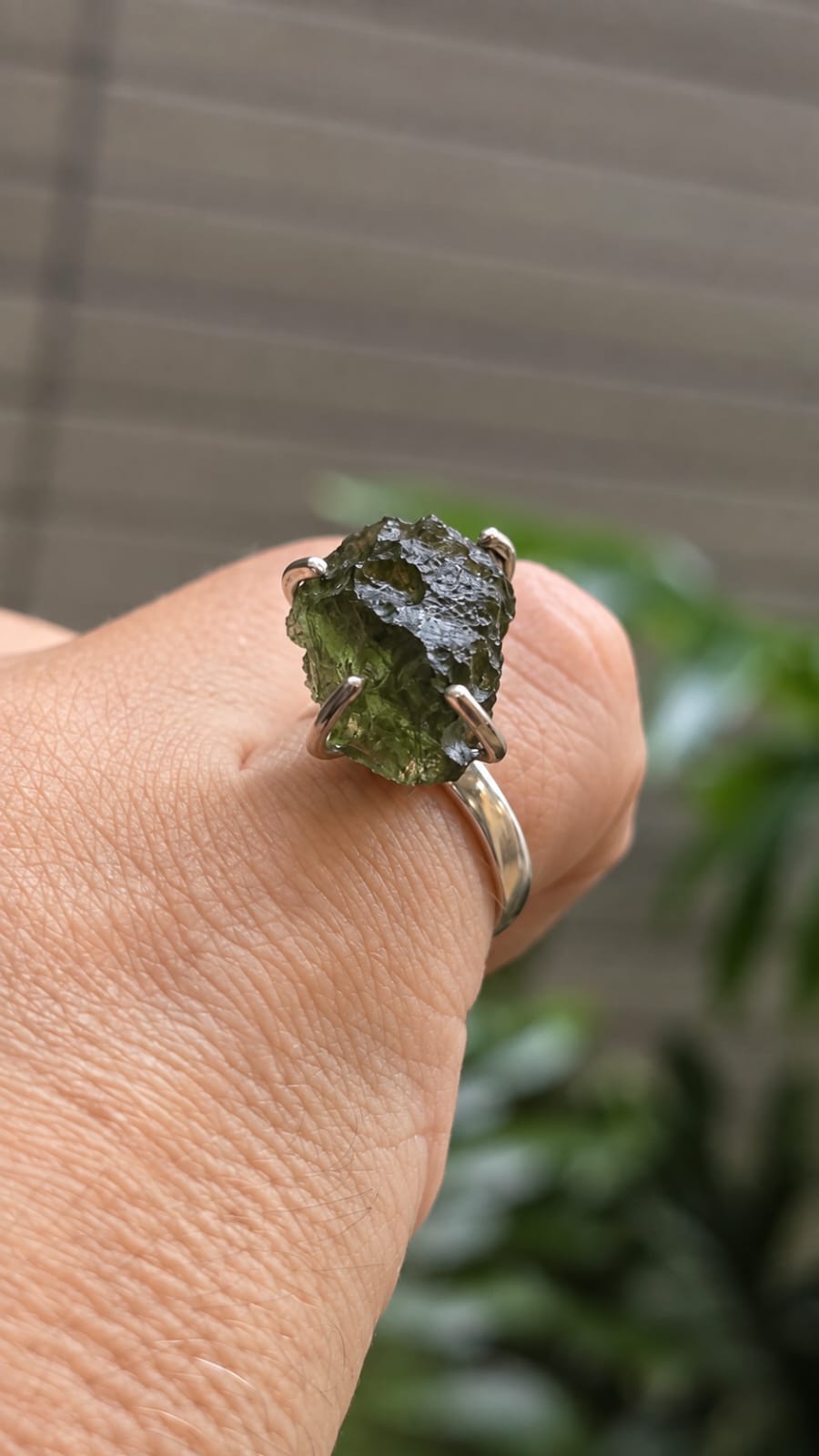 Anillo en plata 9.25 con moldavita natural