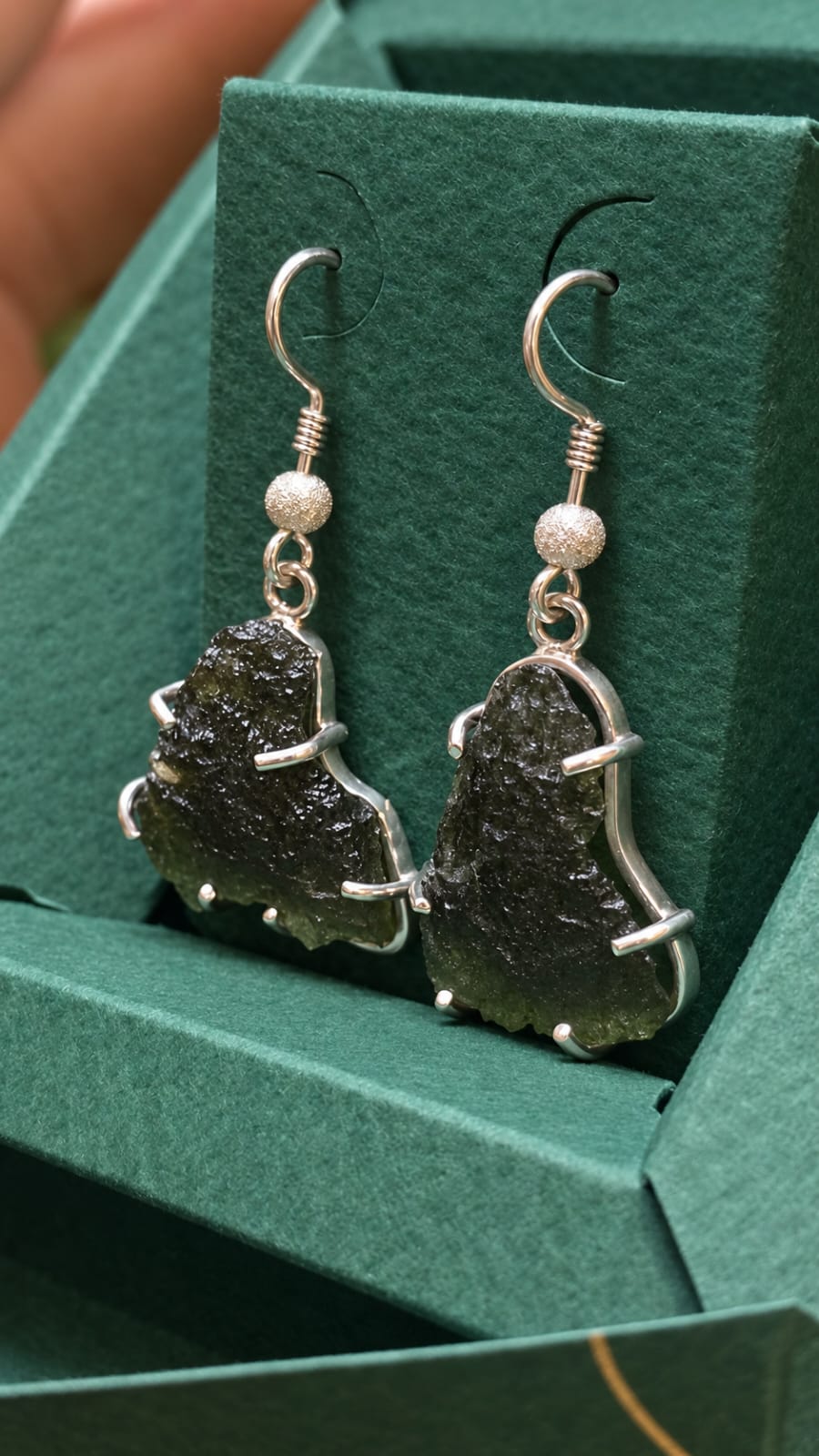 Aretes en plata 9.25 con moldavita natural