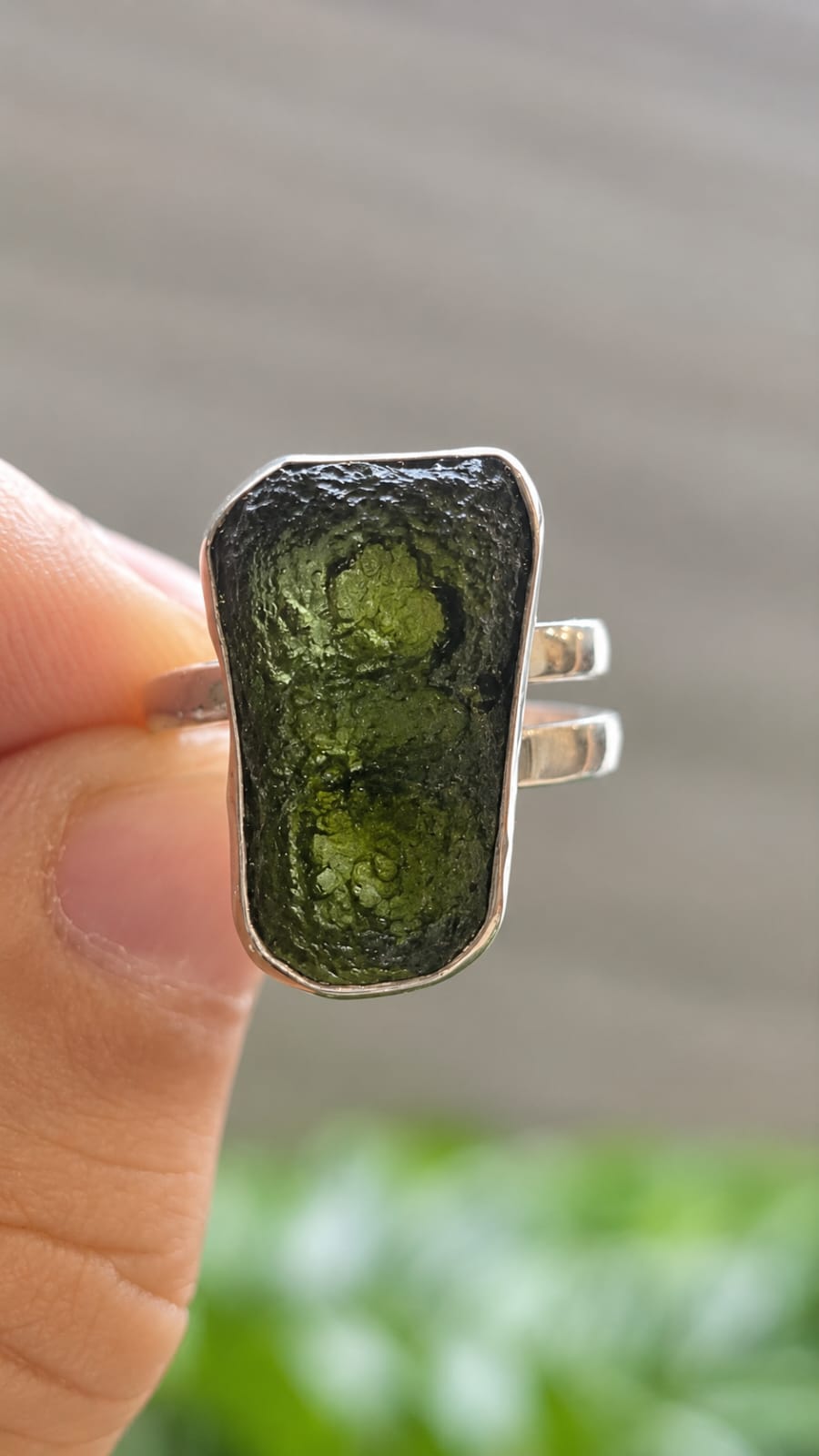 Anillo en plata 9.25 con moldavita natural