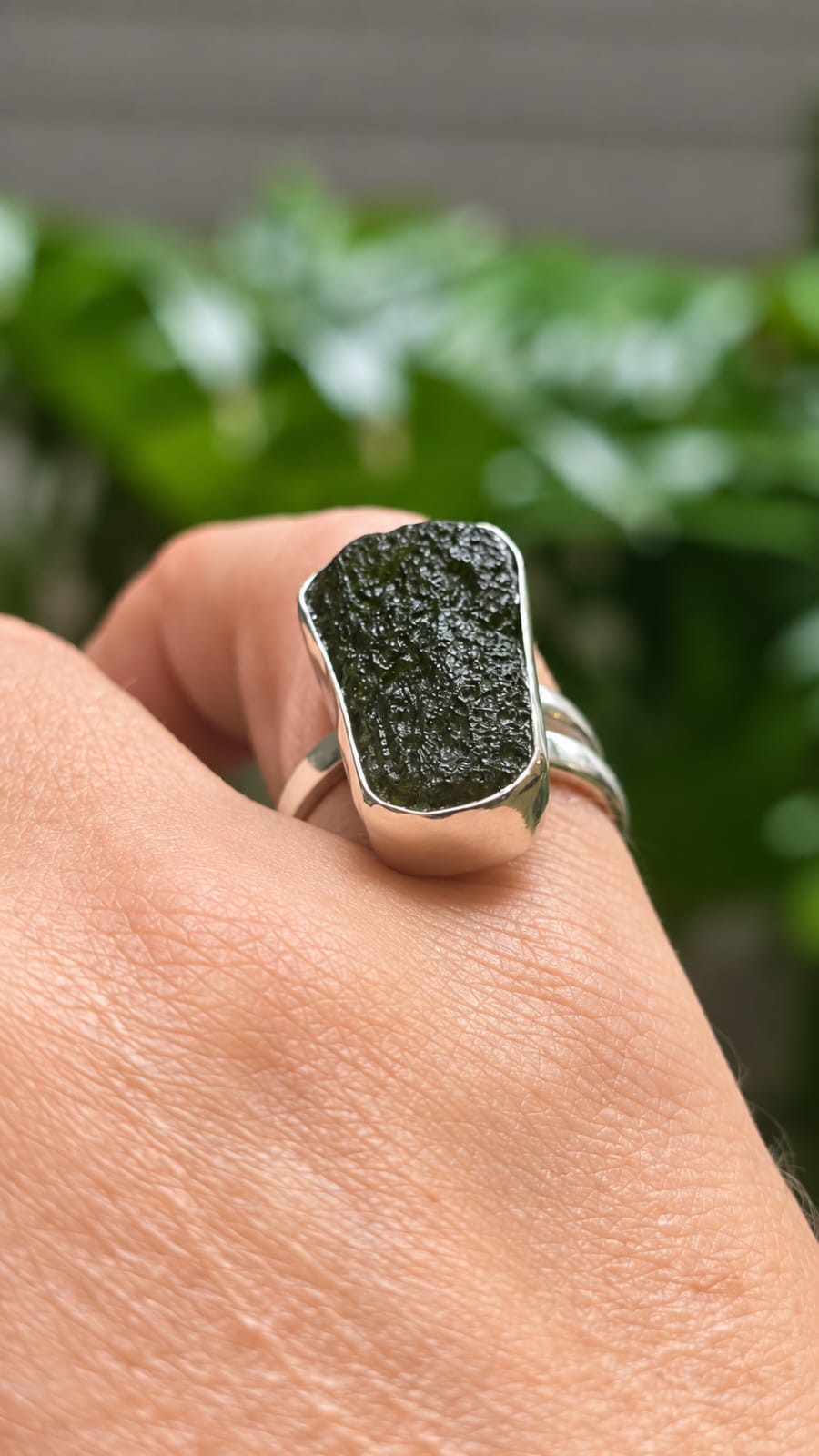 Anillo en plata 9.25 con moldavita natural